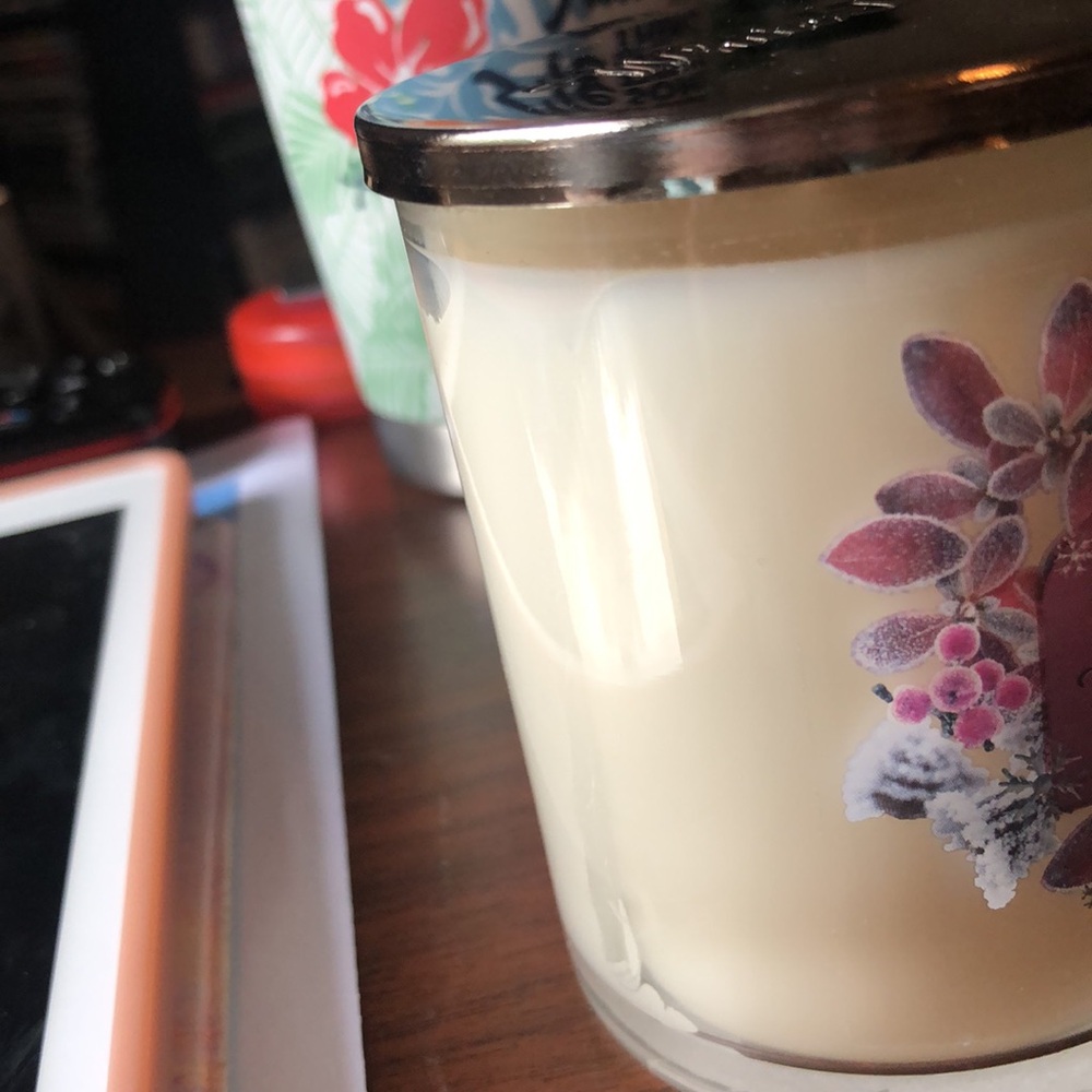 NWT Bath & Body Works White Barn Winter Berry Ice. 8 oz. Single wick. - Picture 9 of 10
